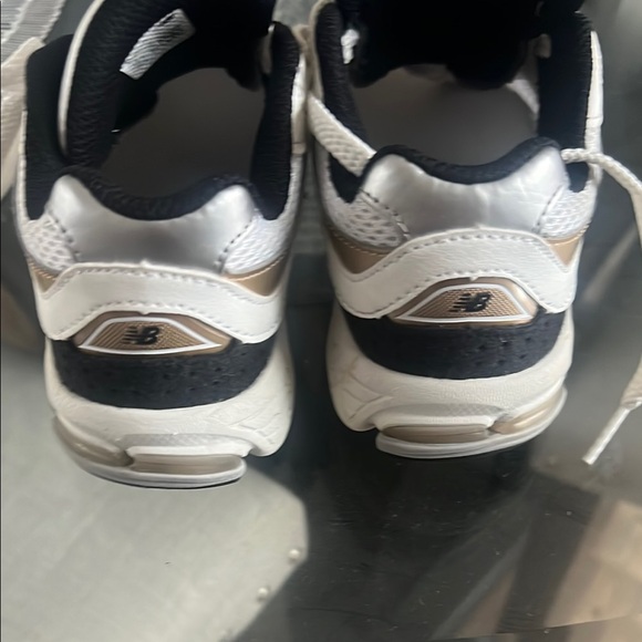 New Balance Kids White and Gray Sneakers size 12 - Picture 2 of 7